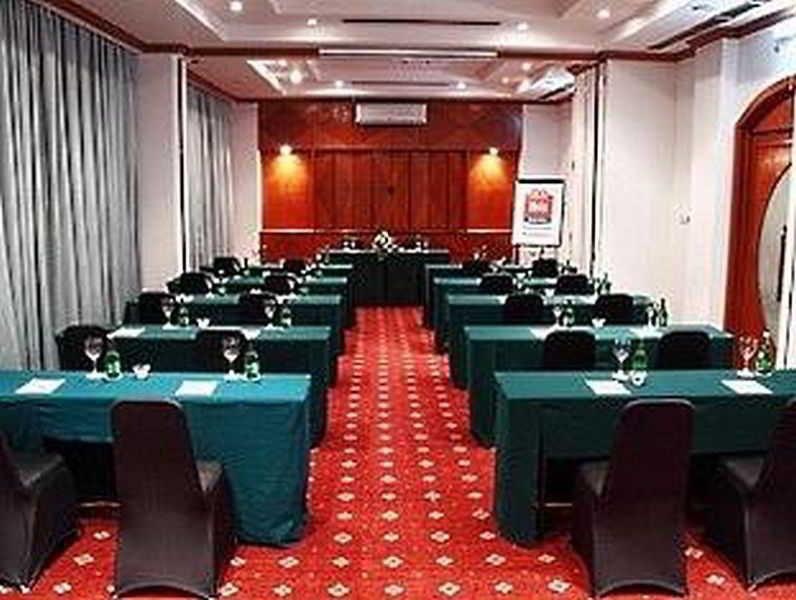Arcadia Surabaya Hotel מראה חיצוני תמונה