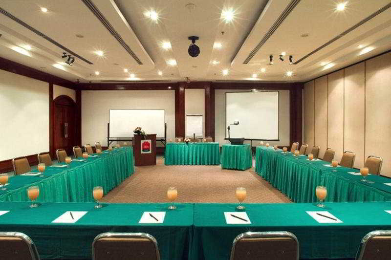 Arcadia Surabaya Hotel מראה חיצוני תמונה