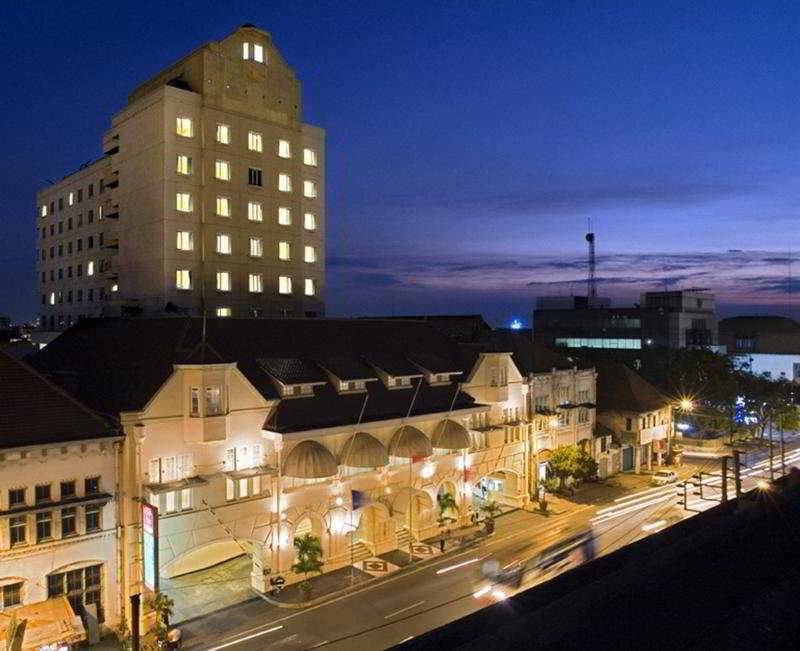 Arcadia Surabaya Hotel מראה חיצוני תמונה