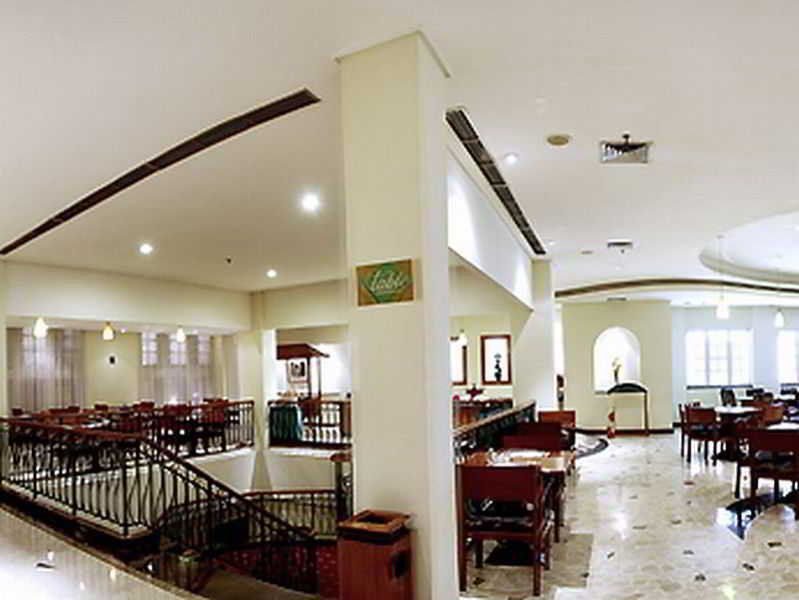 Arcadia Surabaya Hotel מראה חיצוני תמונה