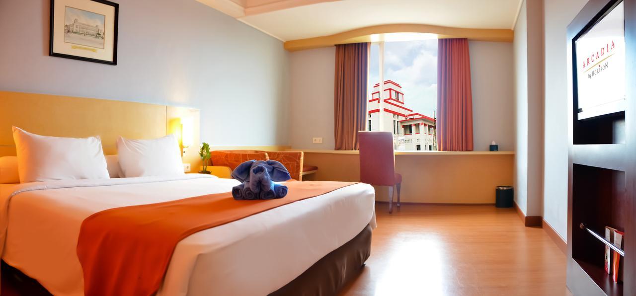 Arcadia Surabaya Hotel מראה חיצוני תמונה