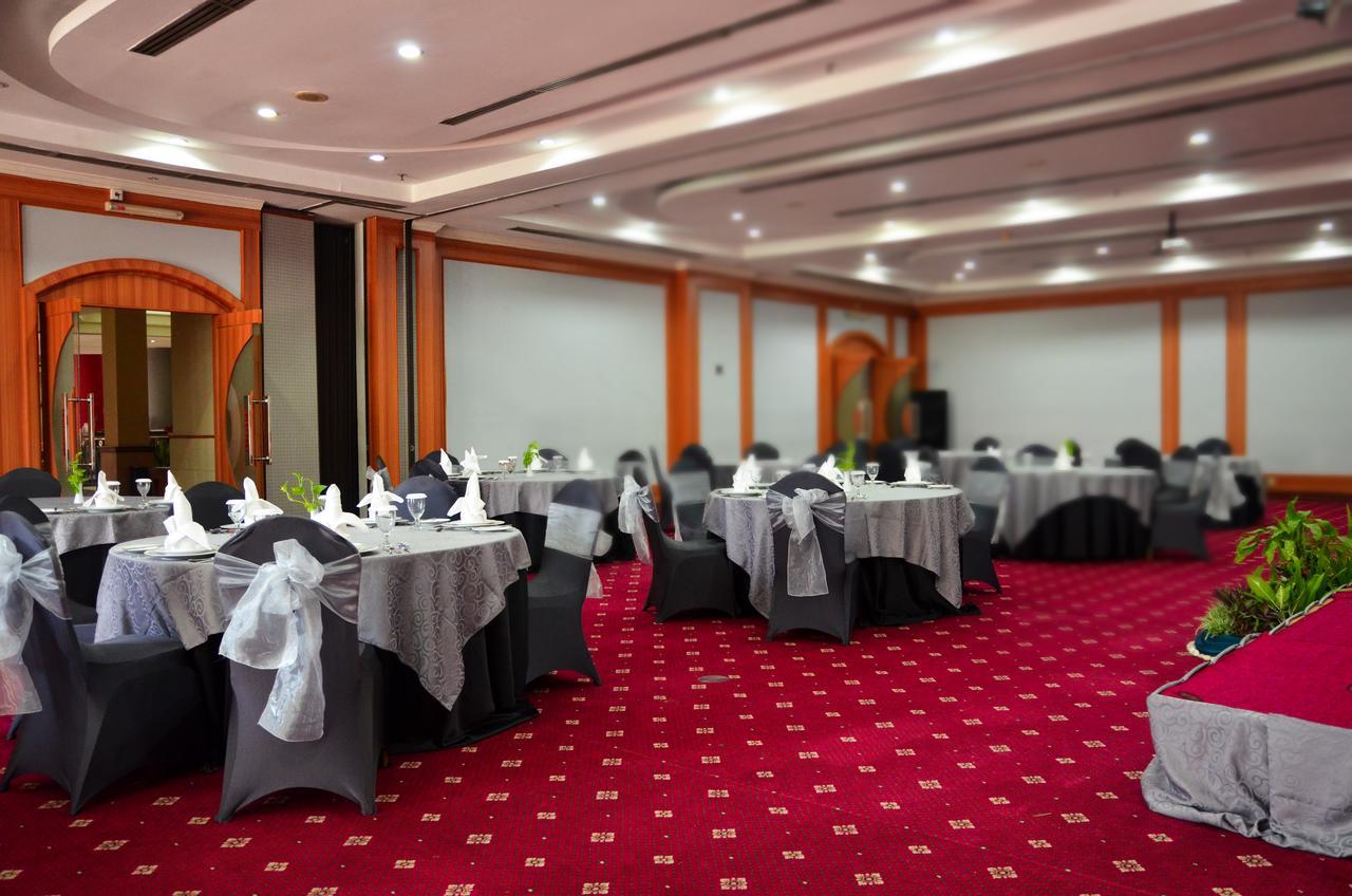 Arcadia Surabaya Hotel מראה חיצוני תמונה