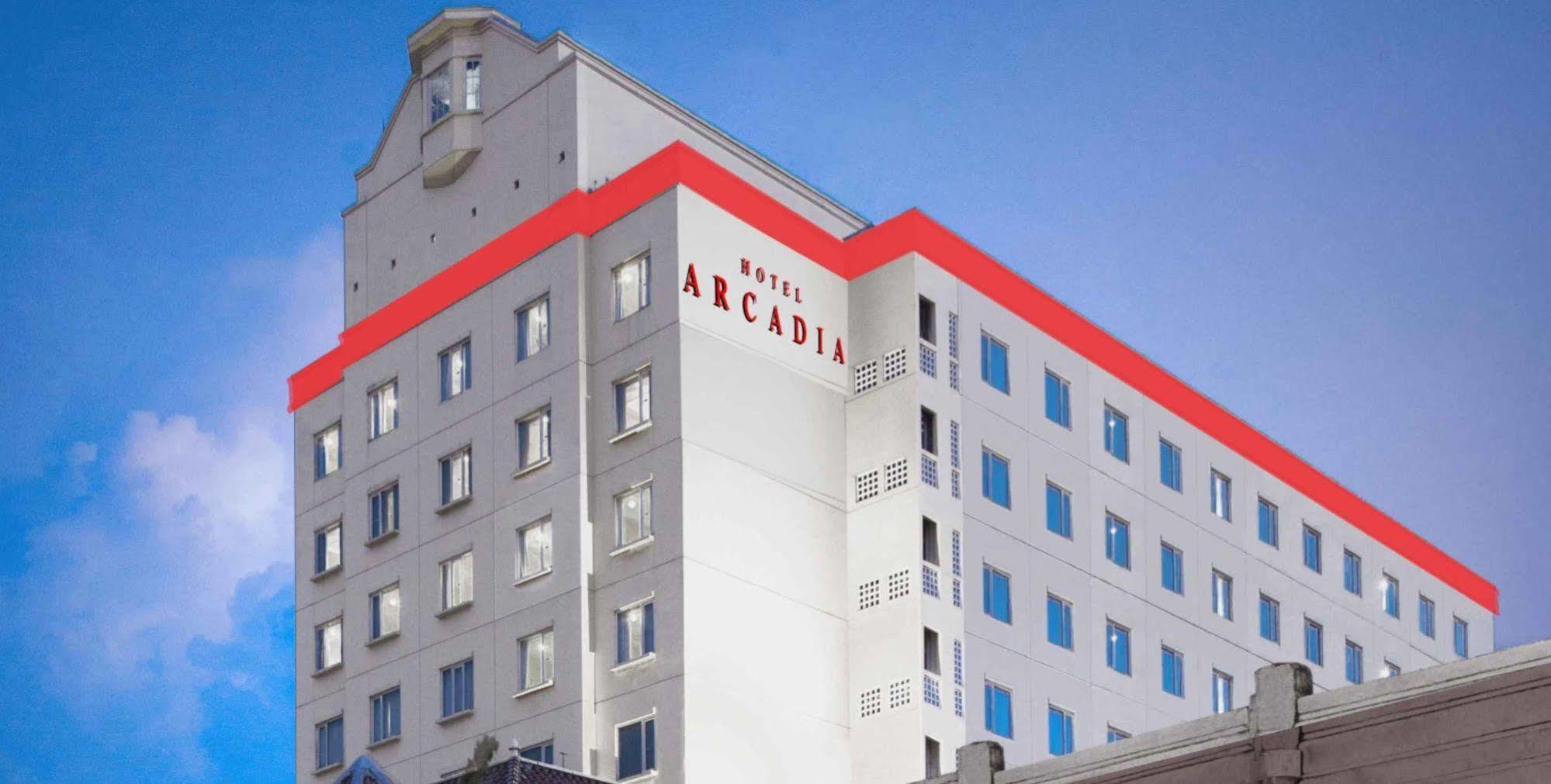 Arcadia Surabaya Hotel מראה חיצוני תמונה