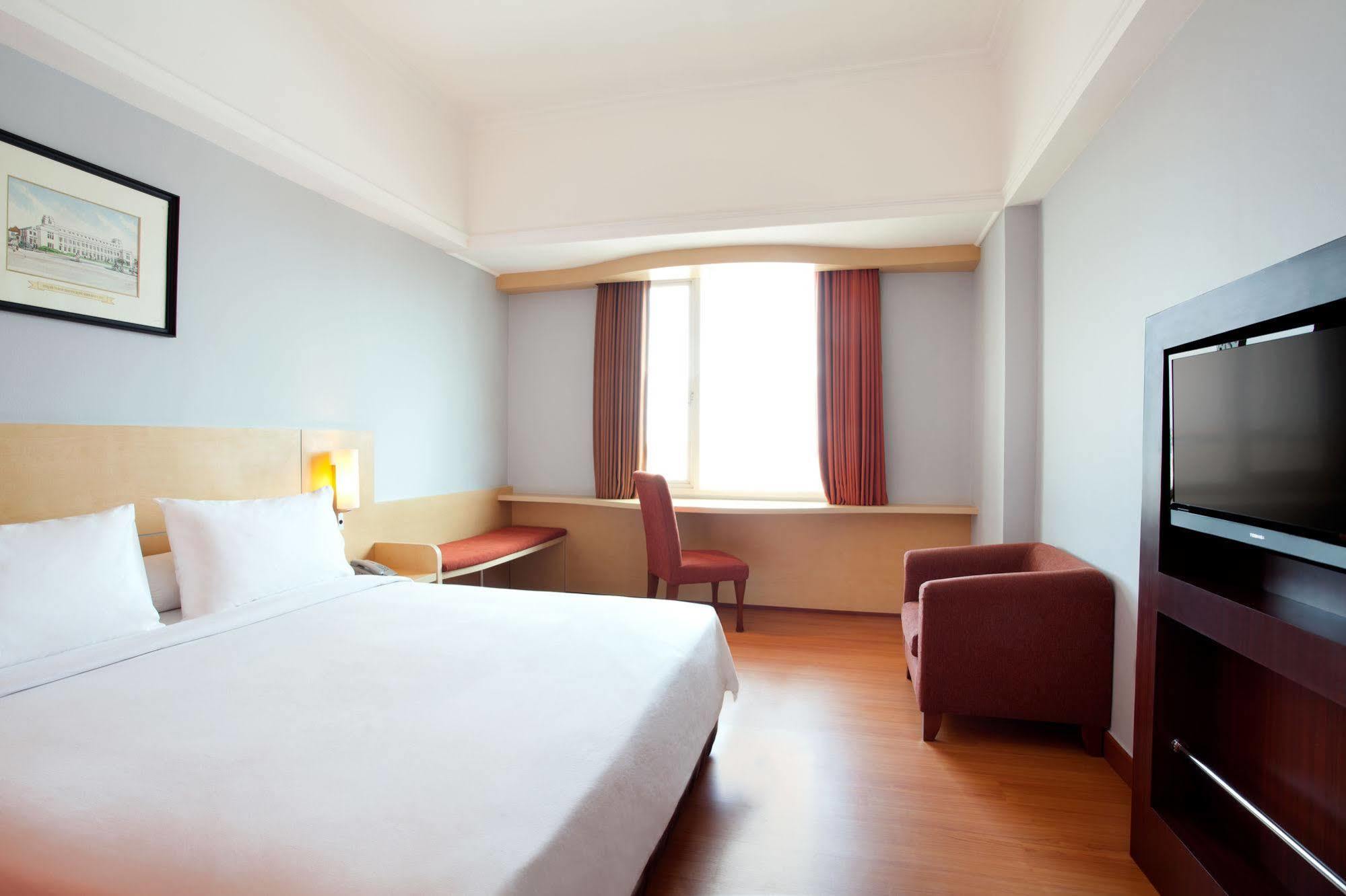 Arcadia Surabaya Hotel מראה חיצוני תמונה