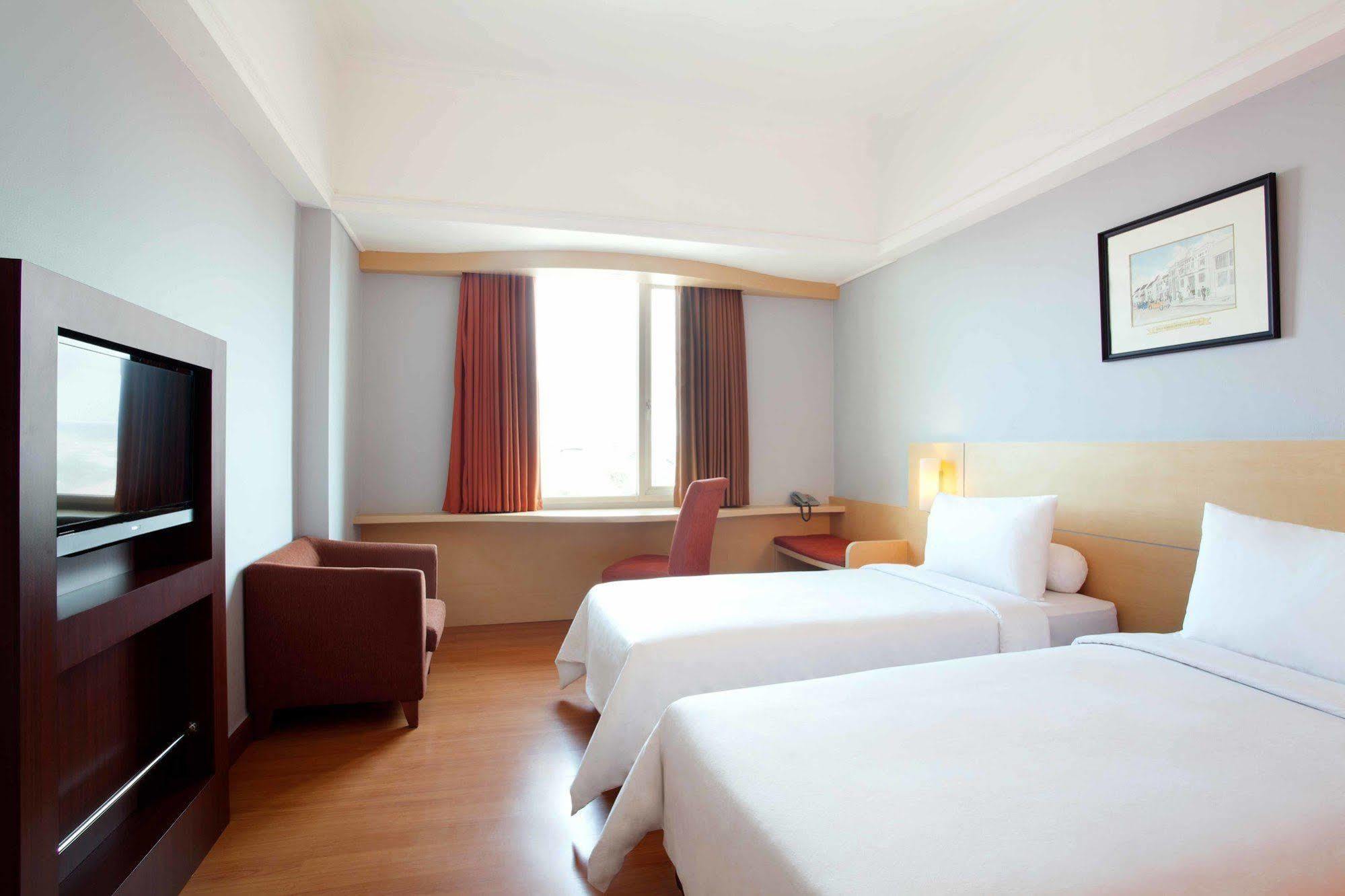 Arcadia Surabaya Hotel מראה חיצוני תמונה