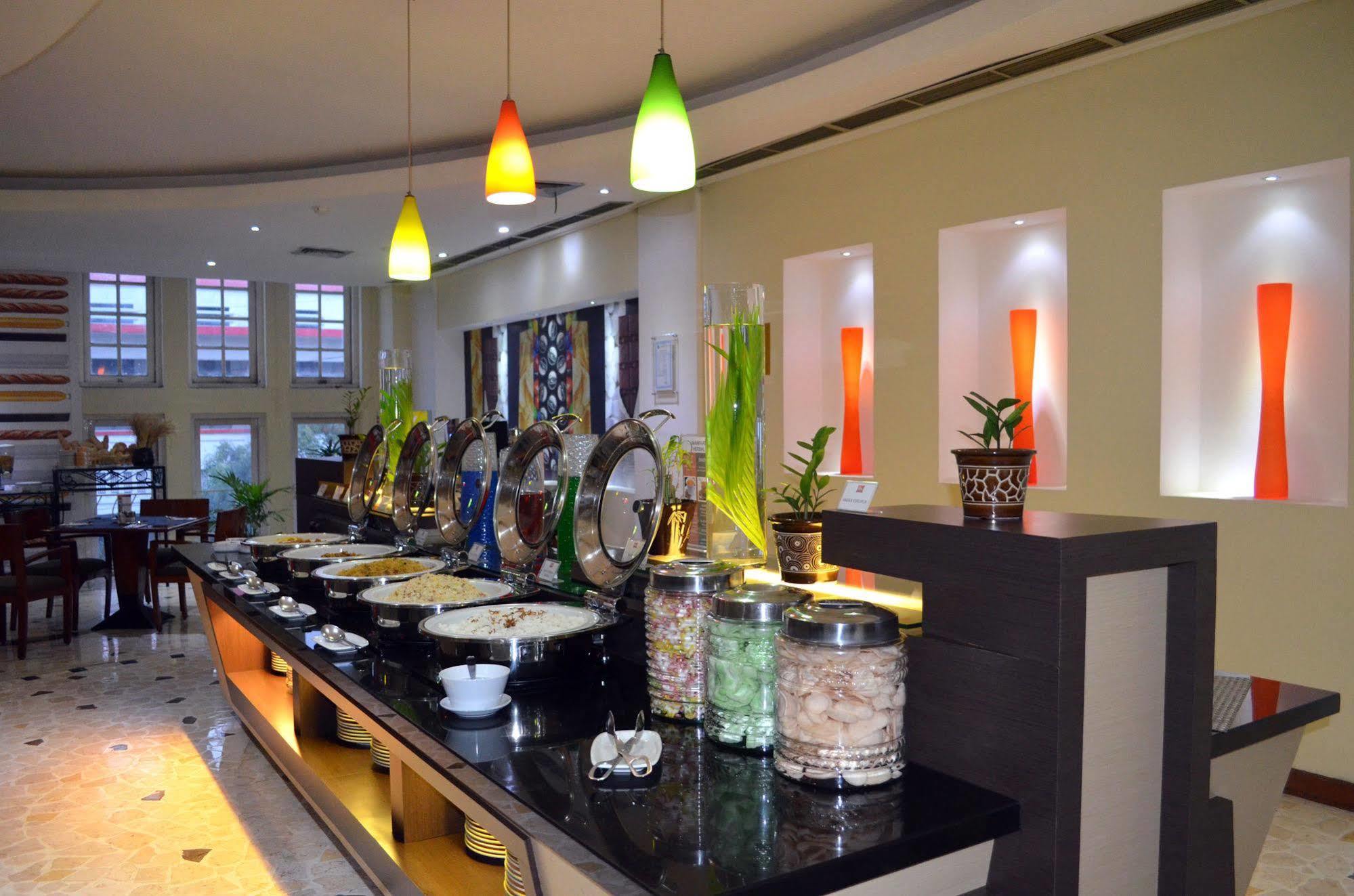 Arcadia Surabaya Hotel מראה חיצוני תמונה