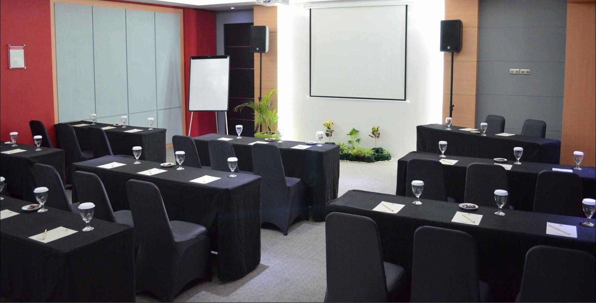 Arcadia Surabaya Hotel מראה חיצוני תמונה