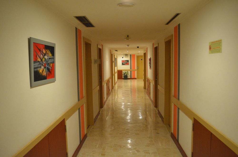 Arcadia Surabaya Hotel מראה חיצוני תמונה