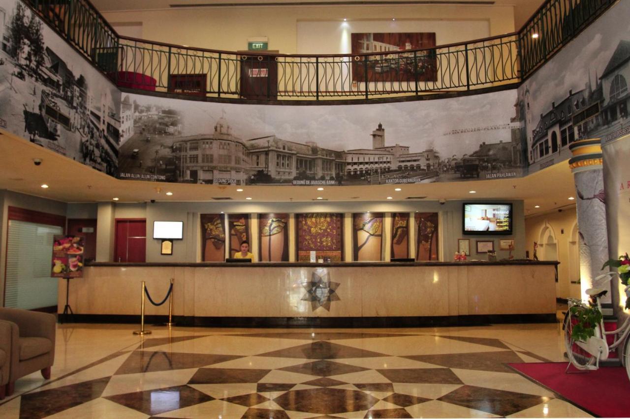 Arcadia Surabaya Hotel מראה חיצוני תמונה