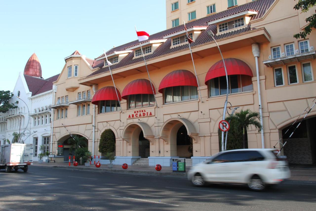 Arcadia Surabaya Hotel מראה חיצוני תמונה