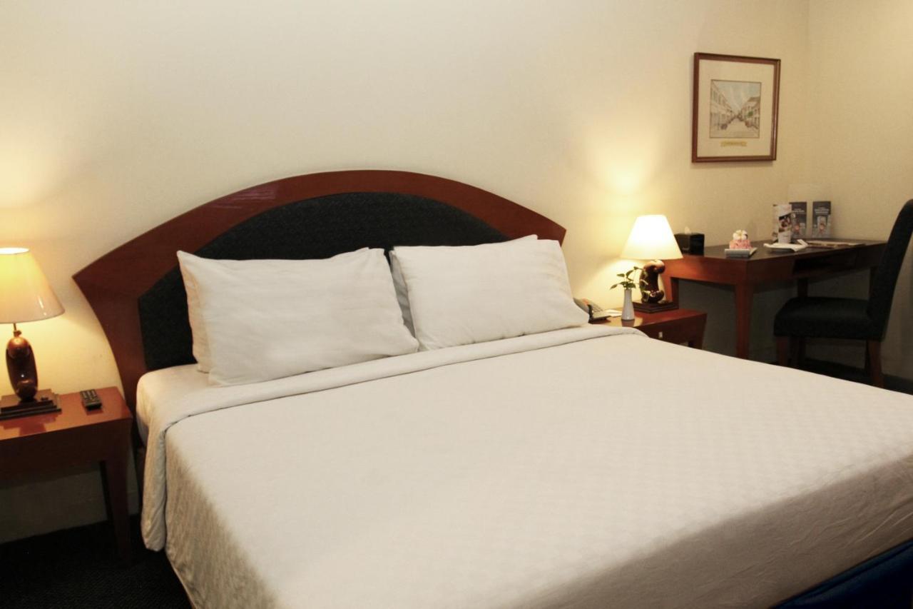 Arcadia Surabaya Hotel מראה חיצוני תמונה