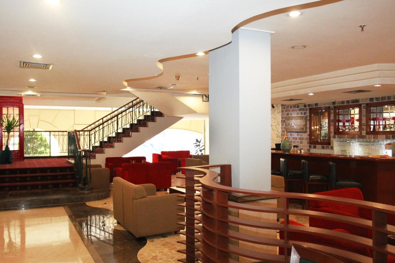 Arcadia Surabaya Hotel מראה חיצוני תמונה